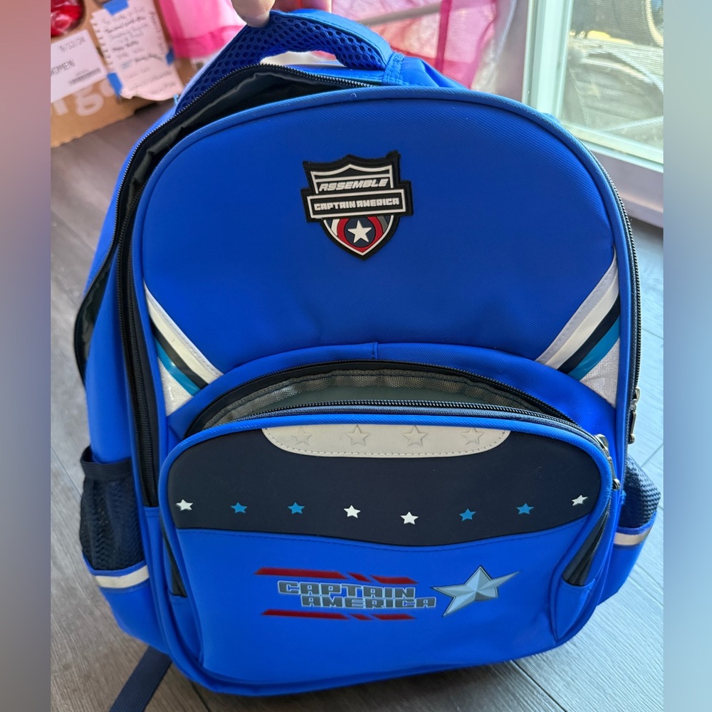Captain America Backpack - Picture 3 of 8